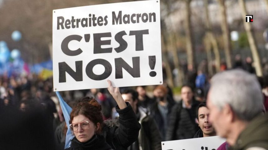 Francia, maxi sciopero contro le pensioni