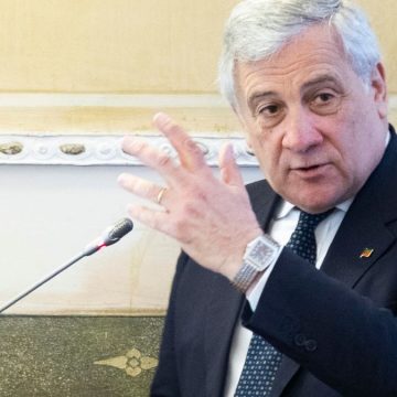 Tajani migranti regolari