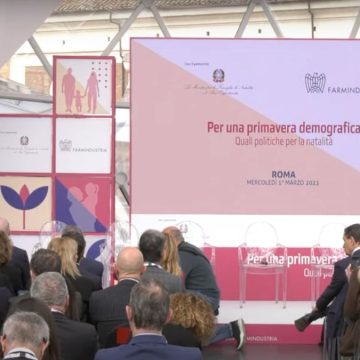 Boom natalità nelle imprese pharma: +45% di donne con figli