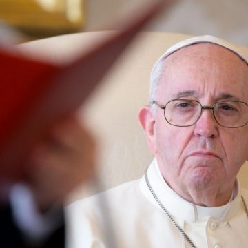 LGBT e caso Orlandi, se Bergoglio non porge l'altra guancia