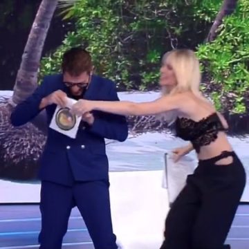 Enrico Papi lascia Isola dei Famosi