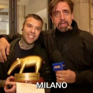 Tapiro d’oro a Fedez per viaggio a Dubai. Il rapper: “Coerenza non il mio forte”
