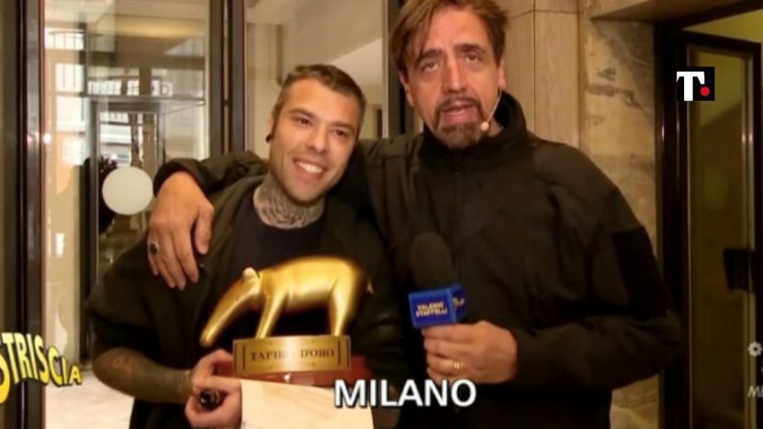 Tapiro d’oro a Fedez per viaggio a Dubai. Il rapper: “Coerenza non il mio forte”