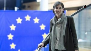 Elly Schlein è alle prese con il rebus delle candidature per le elezioni europee. Il rischio per la leader del Pd è il commissariamento.