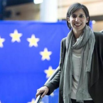 Elly Schlein è alle prese con il rebus delle candidature per le elezioni europee. Il rischio per la leader del Pd è il commissariamento.