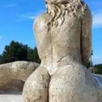 Monopoli, statua della sirena