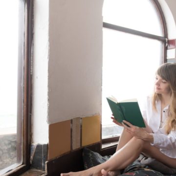 “Attraverso lo specchio” di Lewis Carroll: il primo BookClub italiano di TikTok