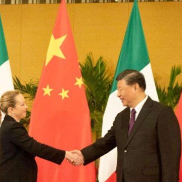 Cina Ambasciatori Le "ombre cinesi": l'influenza di Pechino sull'Italia nel saggio di Marco Lupis
