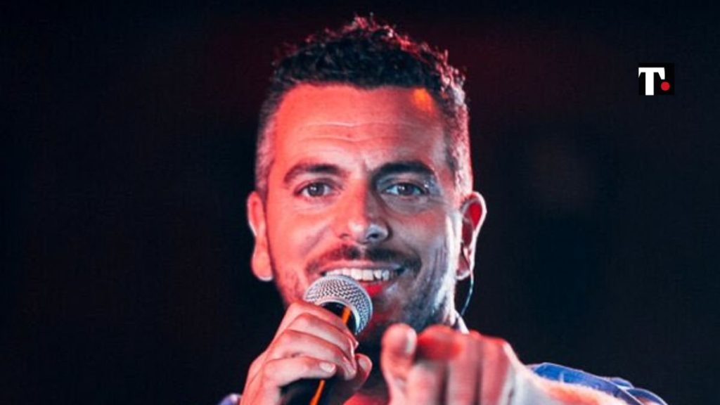 Mirko Casadei, chi è il cantante pronipote dell'autore di 