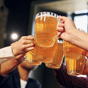Pinta A poca birra: il 2023 è stato un anno orribile. Il report Assobirra