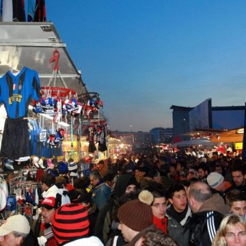 Il derby dei furbastri: i prezzi folli tra stadio e città