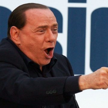 Lutto nazionale, il no dei comunisti: "Berlusconi non è Garibaldi"
