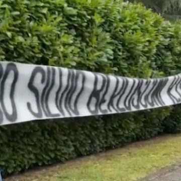 Berlusconi striscione ultrà Juve
