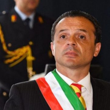 Cateno De Luca cerca il governatore Vincenzo: "Vuole fare il Bossi del Sud"