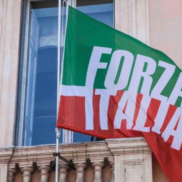 Forza Italia debiti Berlusconi