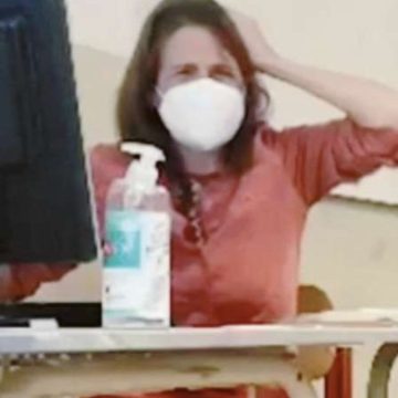 Rovigo, pallini contro la professoressa