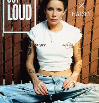 example-445 Hard Rock Cafe® per tutto il mese di giugno supporta la comunità LGBTQIA+ con una nuova linea di merchandise che richiama i colori del Pride e una collezione di t-shirt disegnata dall’artista queer statunitense HALSEY