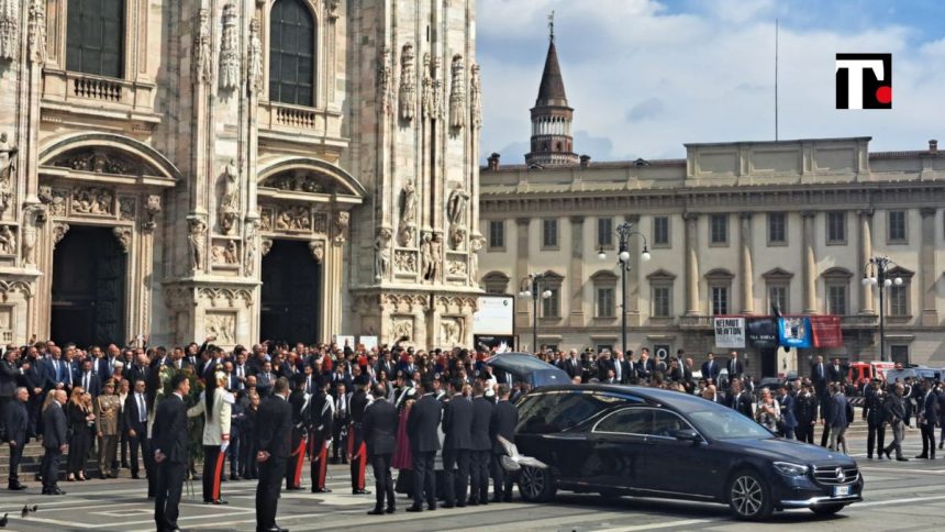 POV – Silvio c’era. Cronaca di un funerale che è gia storia