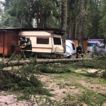 Veneto, maltempo e grandine devastano campagne: 110 feriti