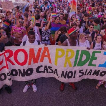 Gay Pride a Verona sabato 8 luglio: percorso, programma, ospiti e l’attacco della Lega