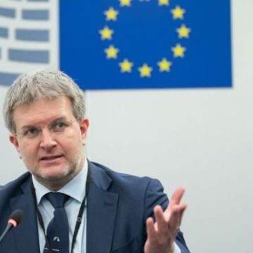 Europee, Fidanza boccia la grande coalizione: "Ppe-socialisti alleanza innaturale"