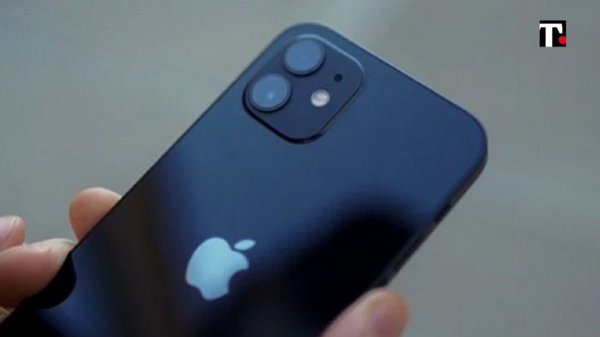 iPhone 12, cosa c’è dietro la resa di Apple alla Francia