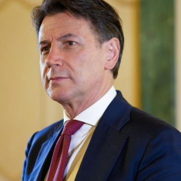 La svolta meloniana di Conte sui migranti fa arrabbiare la base