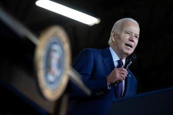 Usa, Biden precipita nei sondaggi: in duello con Trump perderebbe per 9 punti