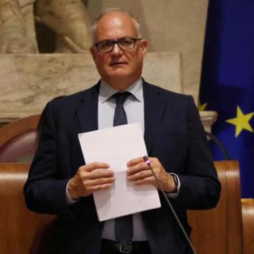 Roma, il piano di Gualtieri per abbattere le emissioni è ambizioso. Pure troppo