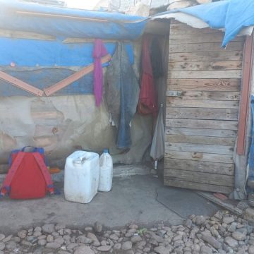 Nel “ghetto dei ghanesi” in Puglia, dove anche l’acqua è un diritto negato