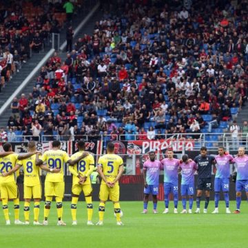 Il calcio ha un problema con i minuti di silenzio in memoria dei politici