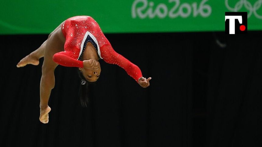 Simone Biles, chi è la ginnasta da record: marito, medaglie, salti