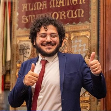 A questo punto tanto vale che il Pd candidi Zaki come segretario