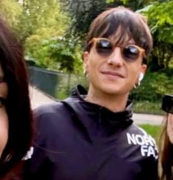 Ultimo a Londra fa selfie con i fan, domani concerto per 300 fortunati