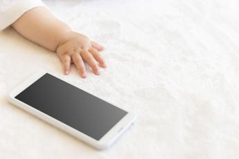 Bambini e smartphone, ansia e insonnia per i più piccoli