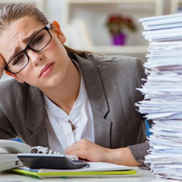 Lavoro in Italia: gli stipendi non aumentano, il malumore sì. Il DOSSIER