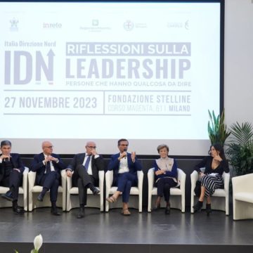 Milano città che si rispecchia Stelline