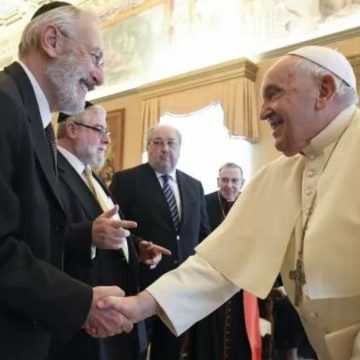 Il Papa condanna l'antisemitismo: ma i nostri giornalisti non se ne accorgono...