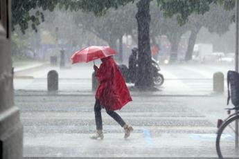 Maltempo 4 novembre, tempesta Debi porta pioggia e neve: previsioni meteo