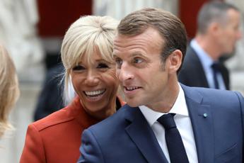 Brigitte Macron si confida: "La storia con Emmanuel? Per me era qualcosa di proibitivo"