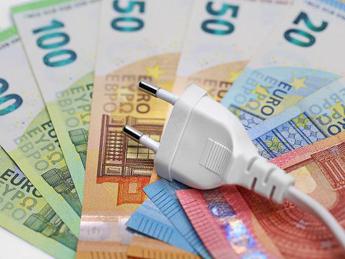 Bollette energia, Italia sesto paese più caro d’Europa