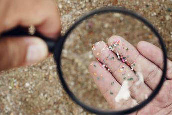 Commissione Ue propone misure per ridurre l’inquinamento da pellet di plastica