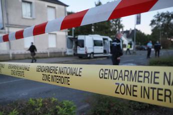 Francia sotto choc dopo 'bagno di sangue' a una festa: ucciso 16enne, 7 fermati