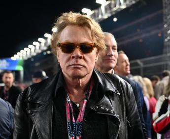 Ex modella Penthouse accusa Axl Rose dei Guns n' Roses: "Mi ha stuprata"