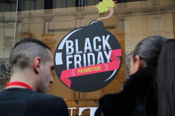 Black Friday tra articoli contraffatti e siti web falsi, occhio alle truffe: ecco quali sono