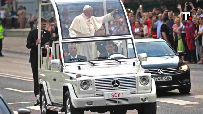 Il papa si converte (all’elettrico). E cambia anche la papamobile