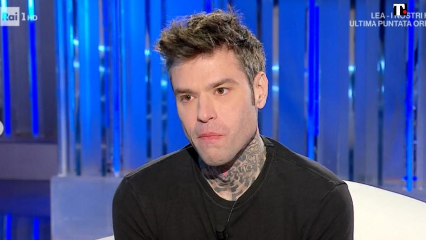 Fedez difende il figlio Leone e piange in tv: “Ho pensato di farla finita”