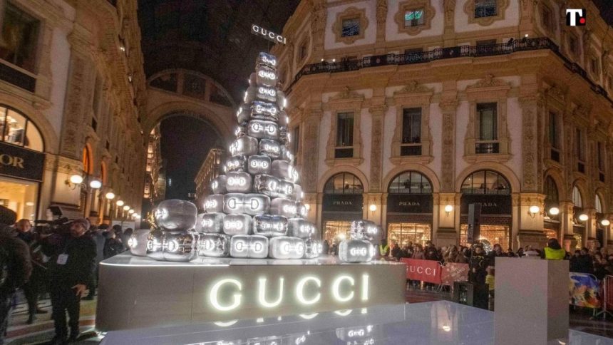 Milano, albero di Natale