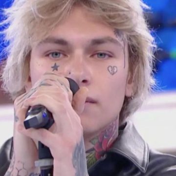 Amici Anna Pettinelli Ayle