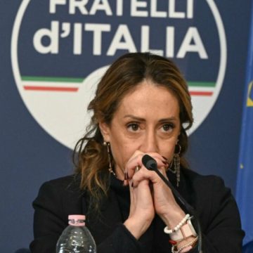 Lo shopping "sacrificato" di Arianna Meloni...ma chi la conosce?